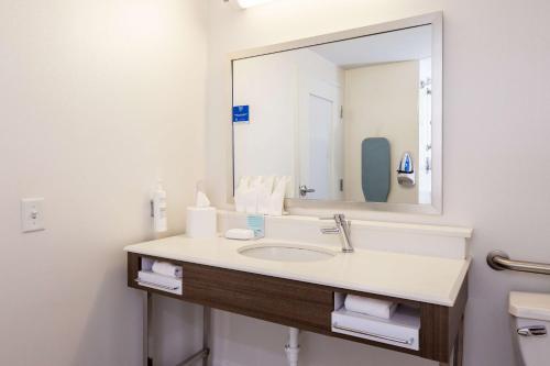hampton inn columbia i 26 harbison blvd