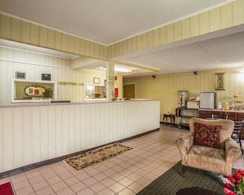 econo lodge inn and suites