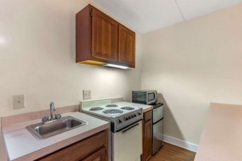 econo lodge inn and suites