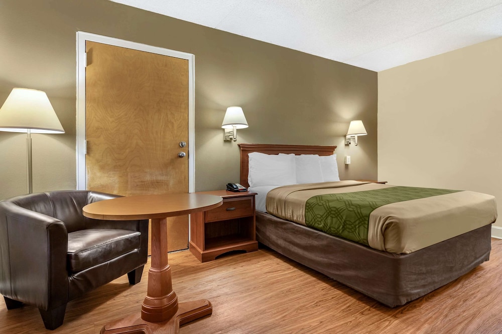 econo lodge inn and suites