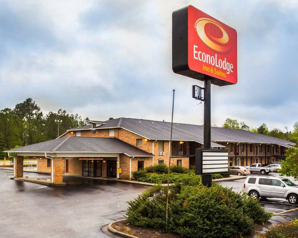 econo lodge inn and suites