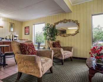 Econo Lodge Inn & Suites,Columbia>>Camden,2 star