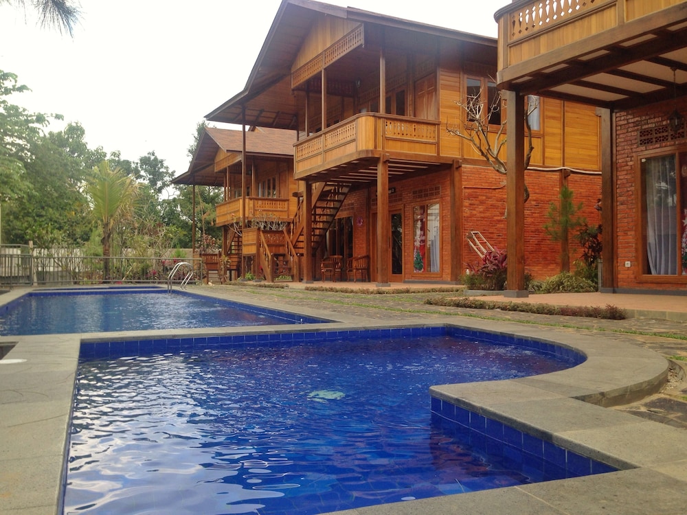 jambuluwuk convention hall and resort puncak