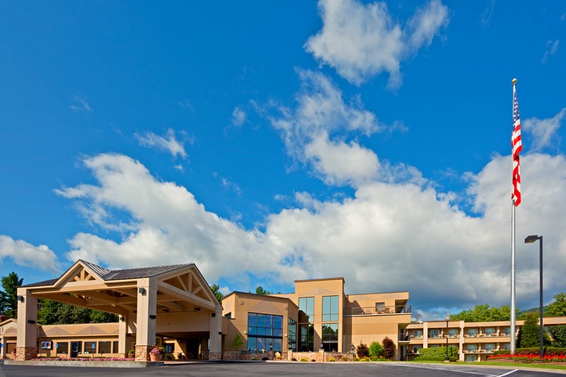 Holiday Inn Lake George-Turf