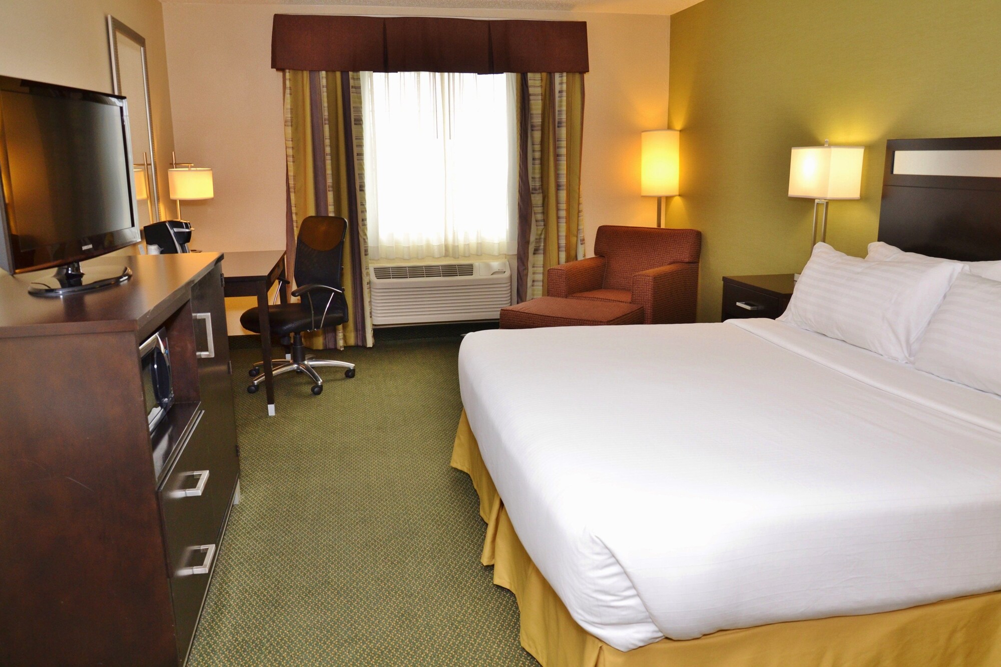 holiday inn express and suites center township by ihg
