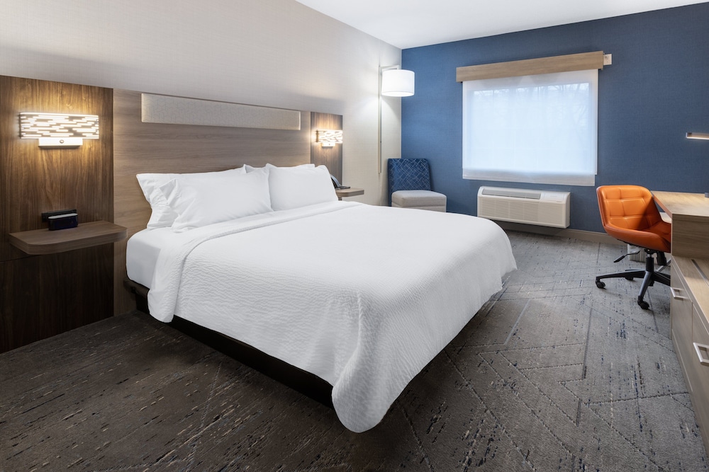 holiday inn express and suites center township by ihg