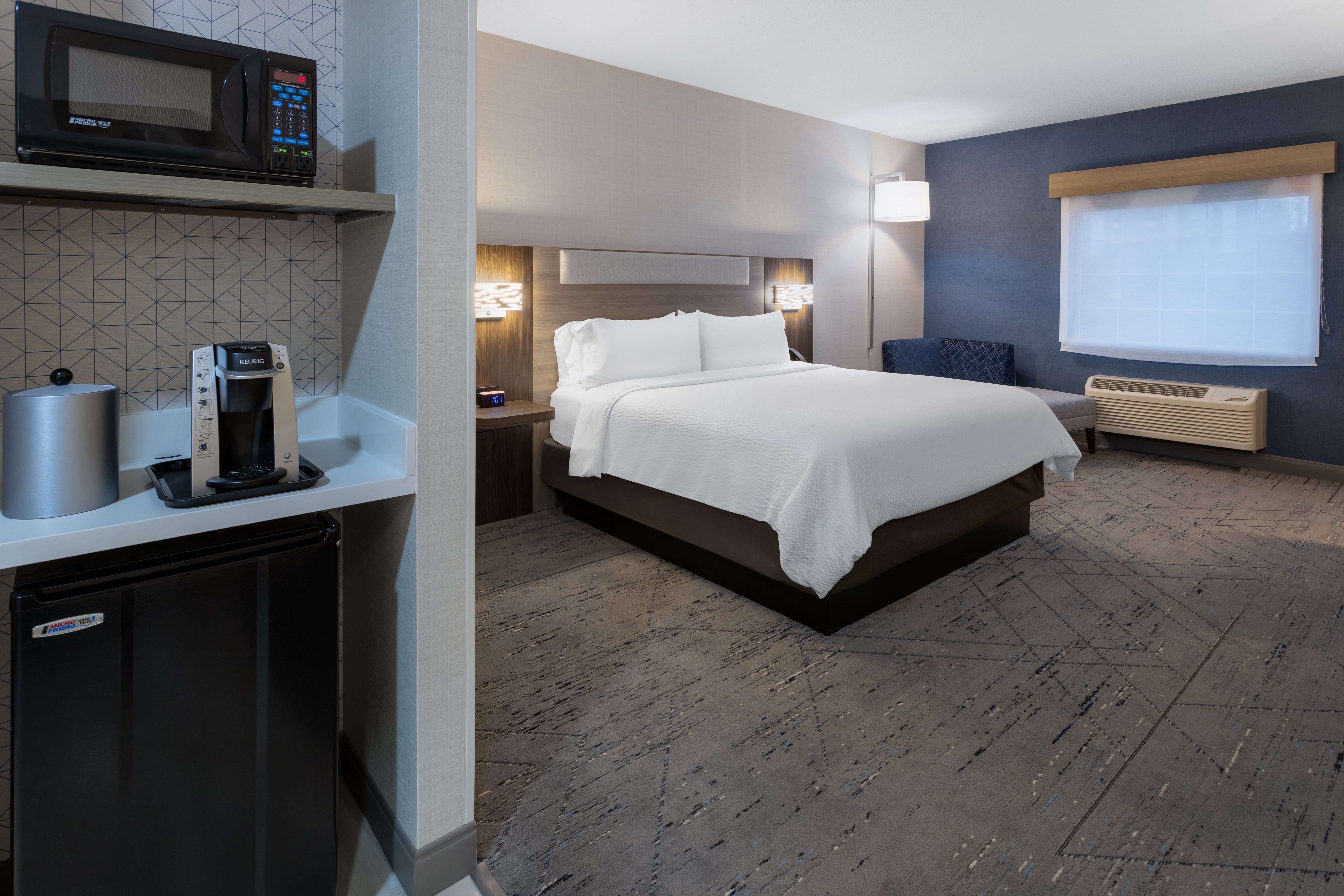 holiday inn express and suites center township by ihg