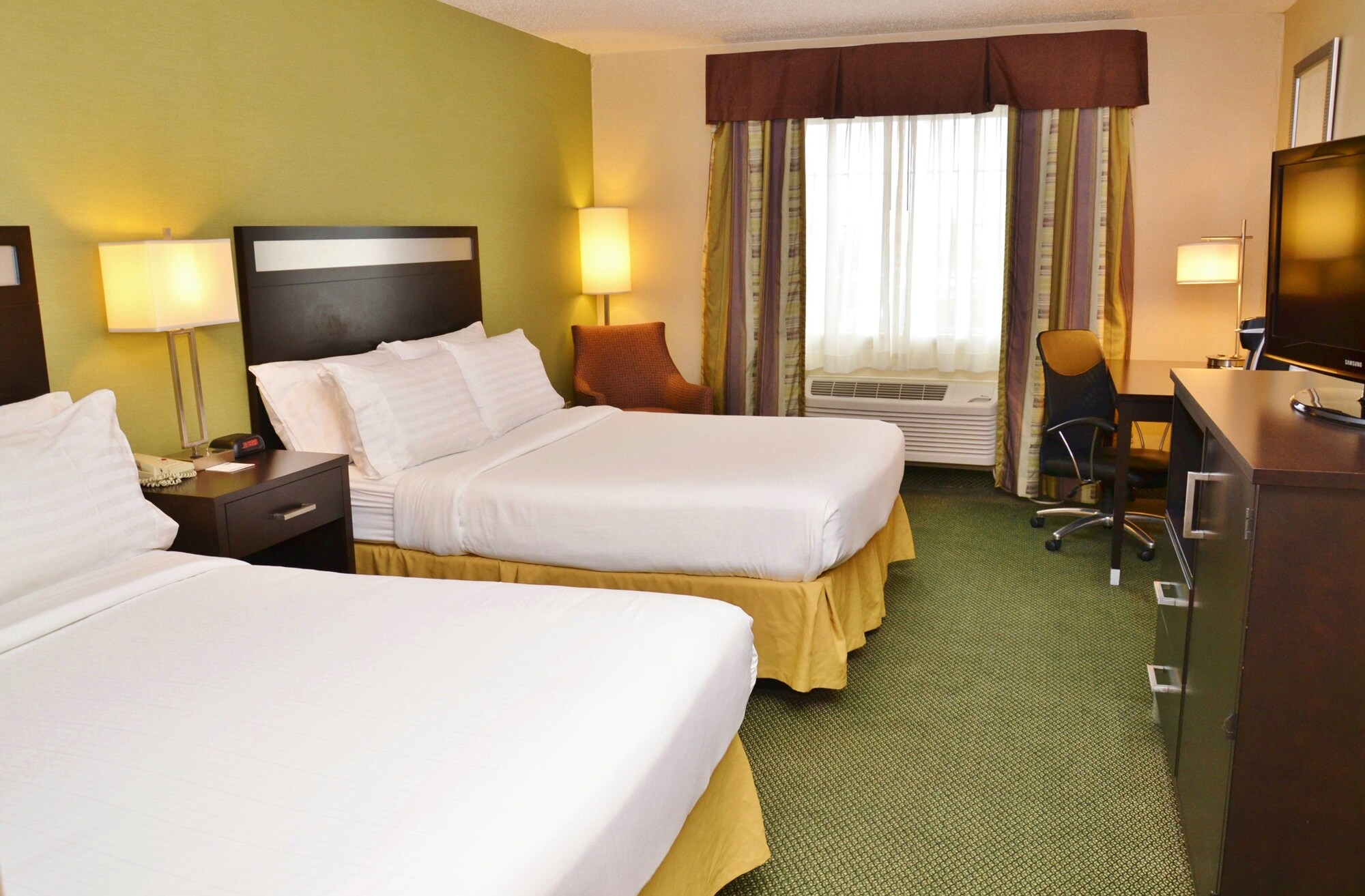 holiday inn express and suites center township by ihg