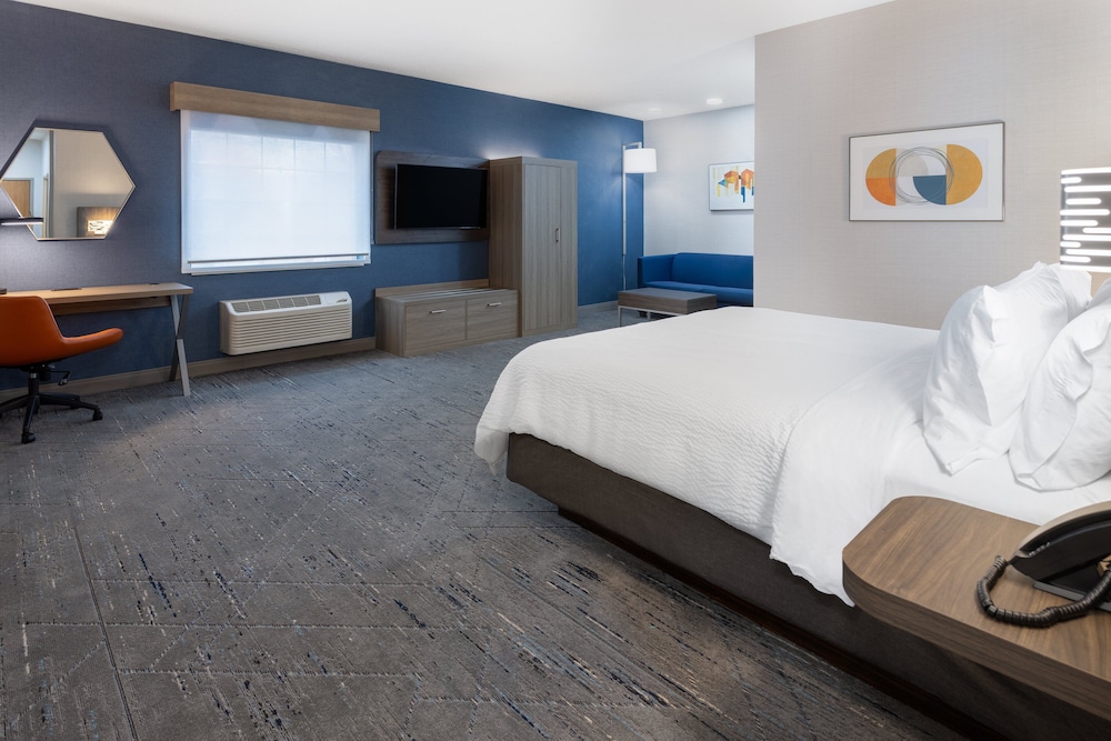 holiday inn express and suites center township by ihg