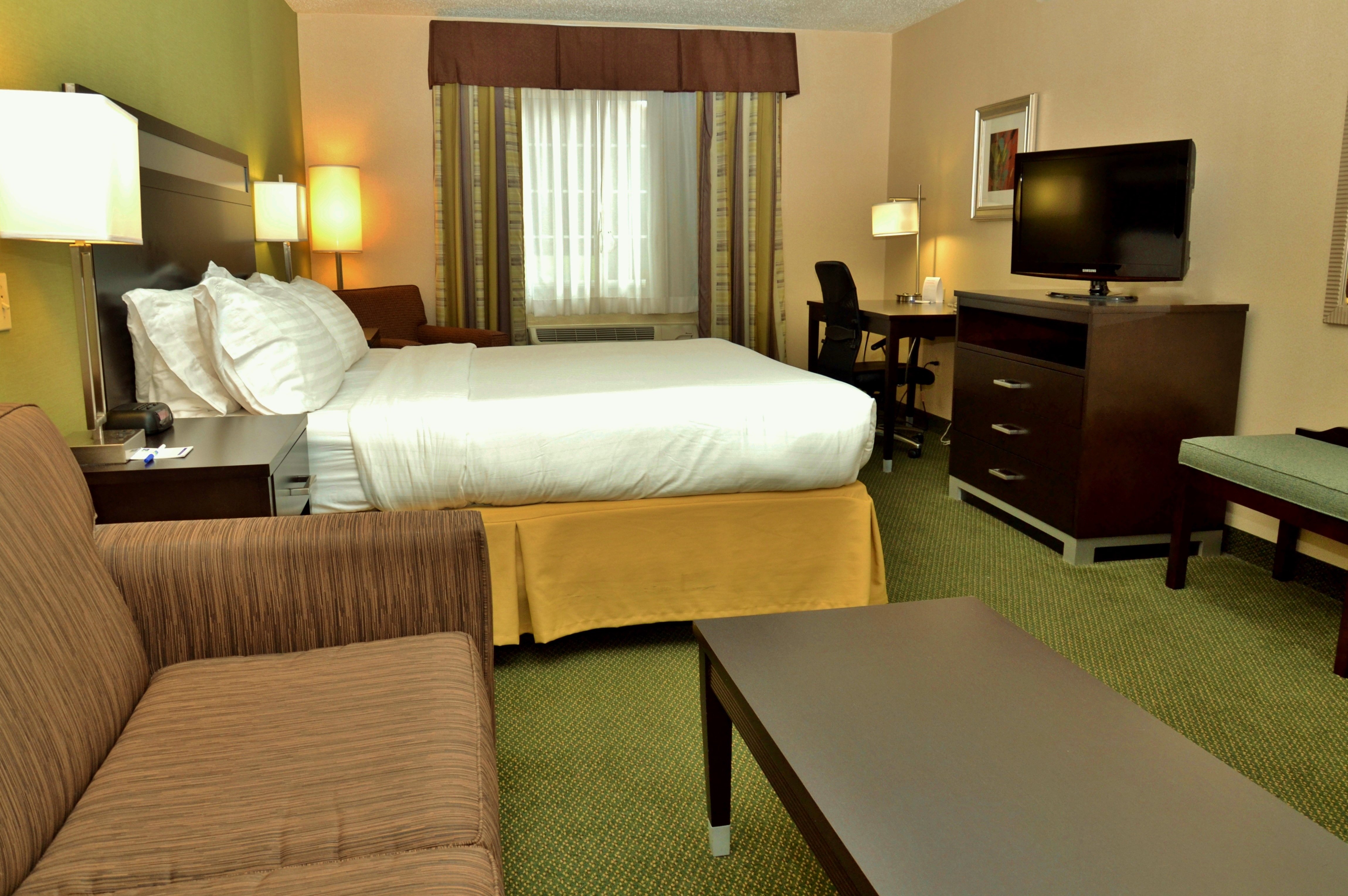holiday inn express and suites center township by ihg