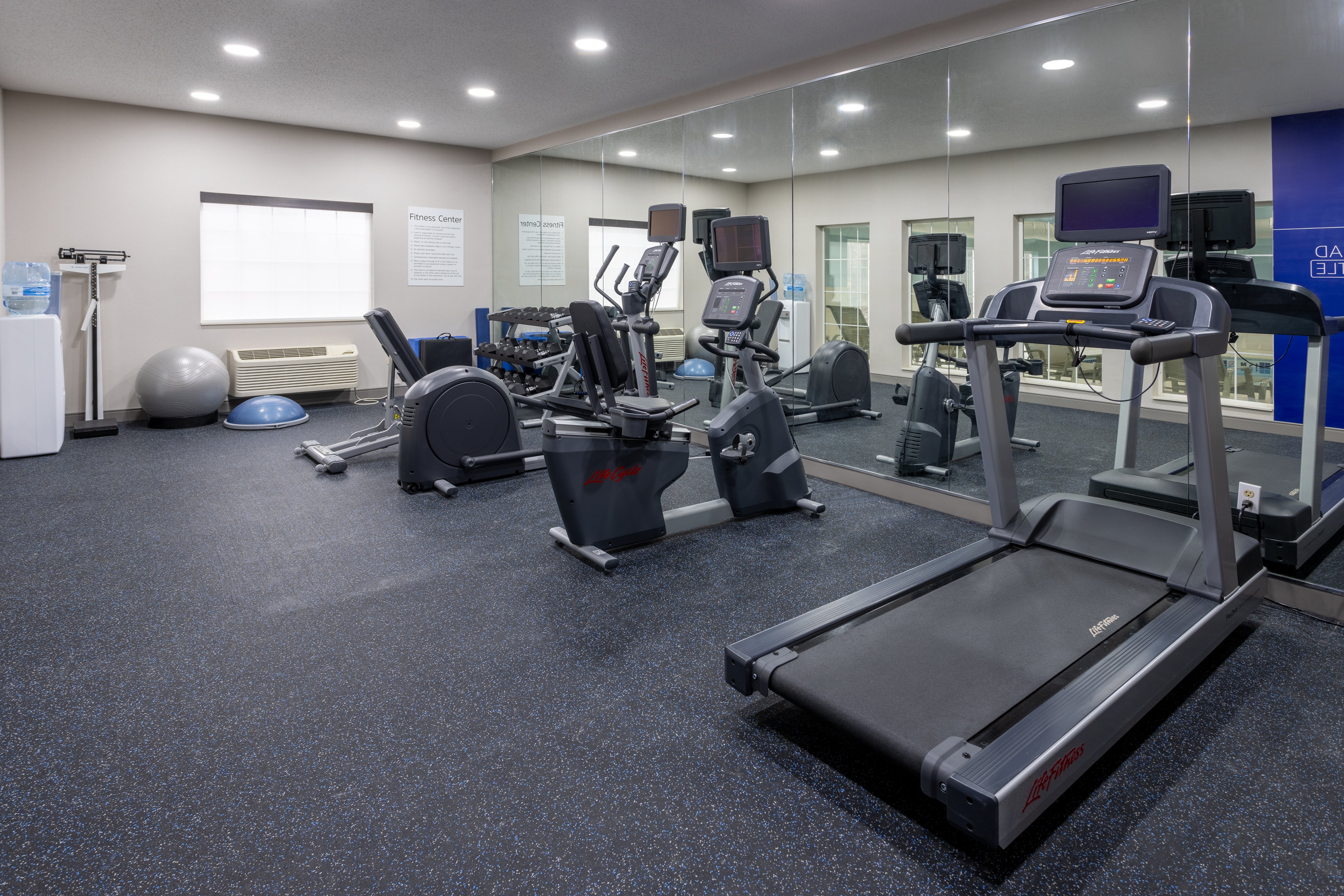 holiday inn express and suites center township by ihg