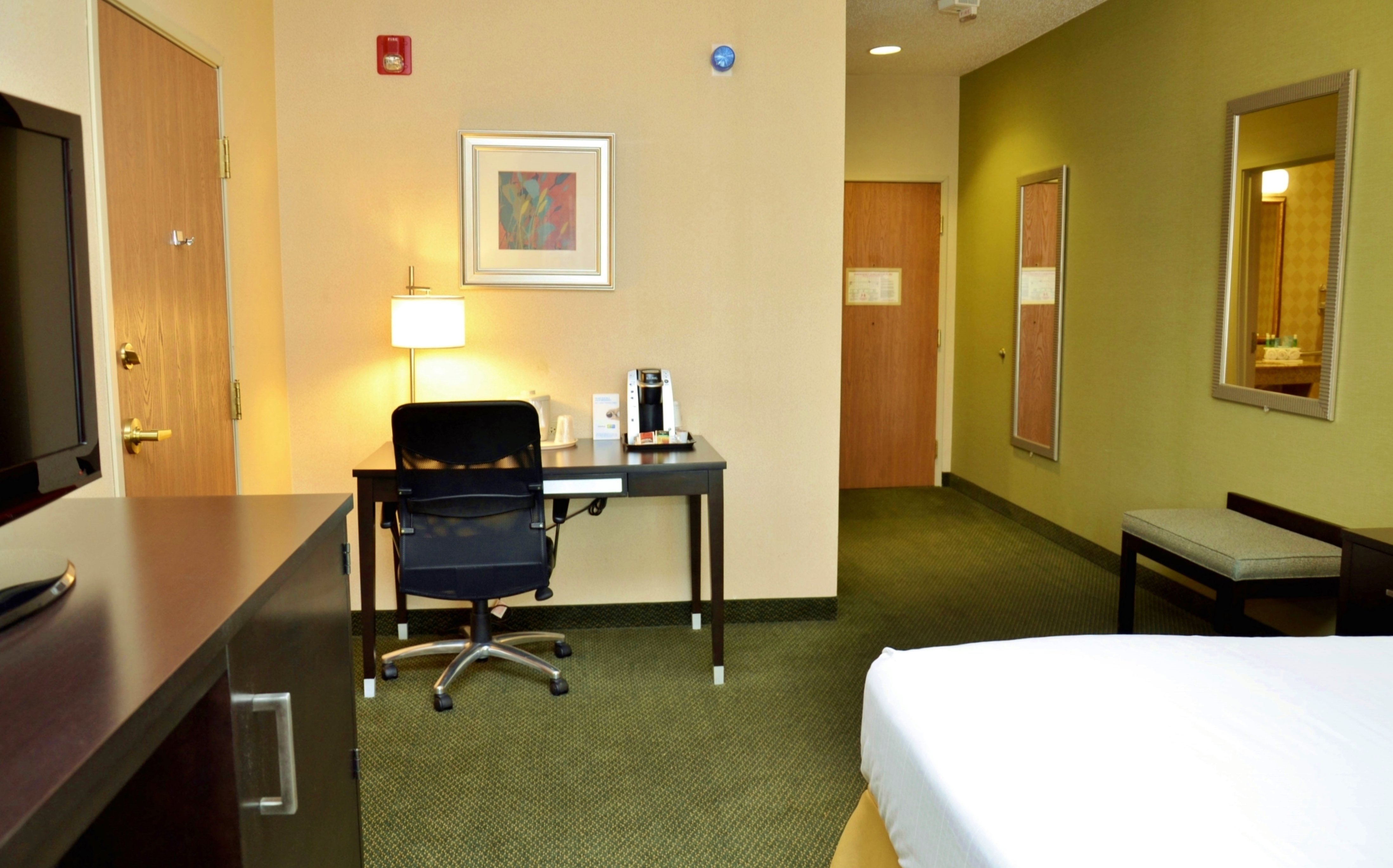 holiday inn express and suites center township by ihg