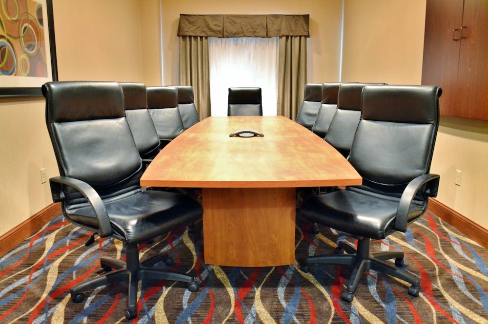 holiday inn express and suites center township by ihg
