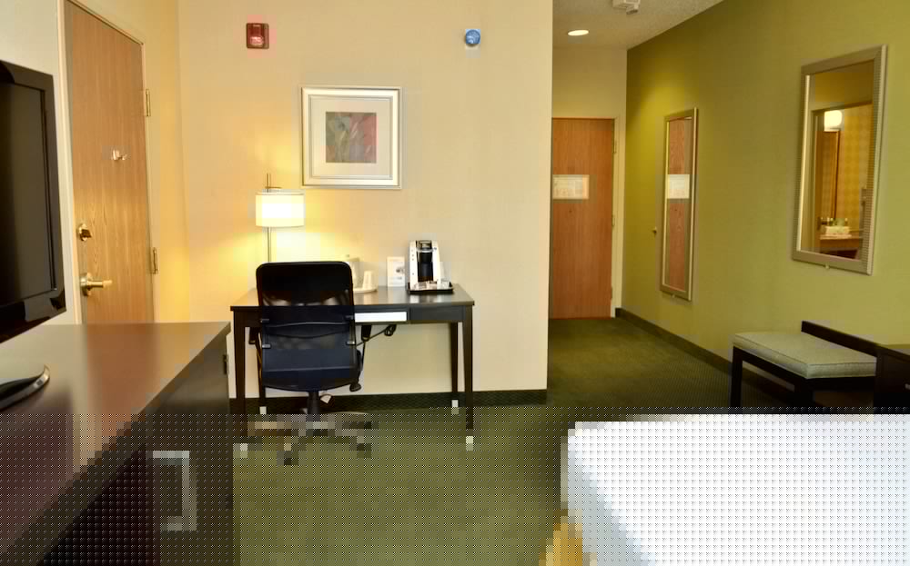 holiday inn express and suites center township by ihg