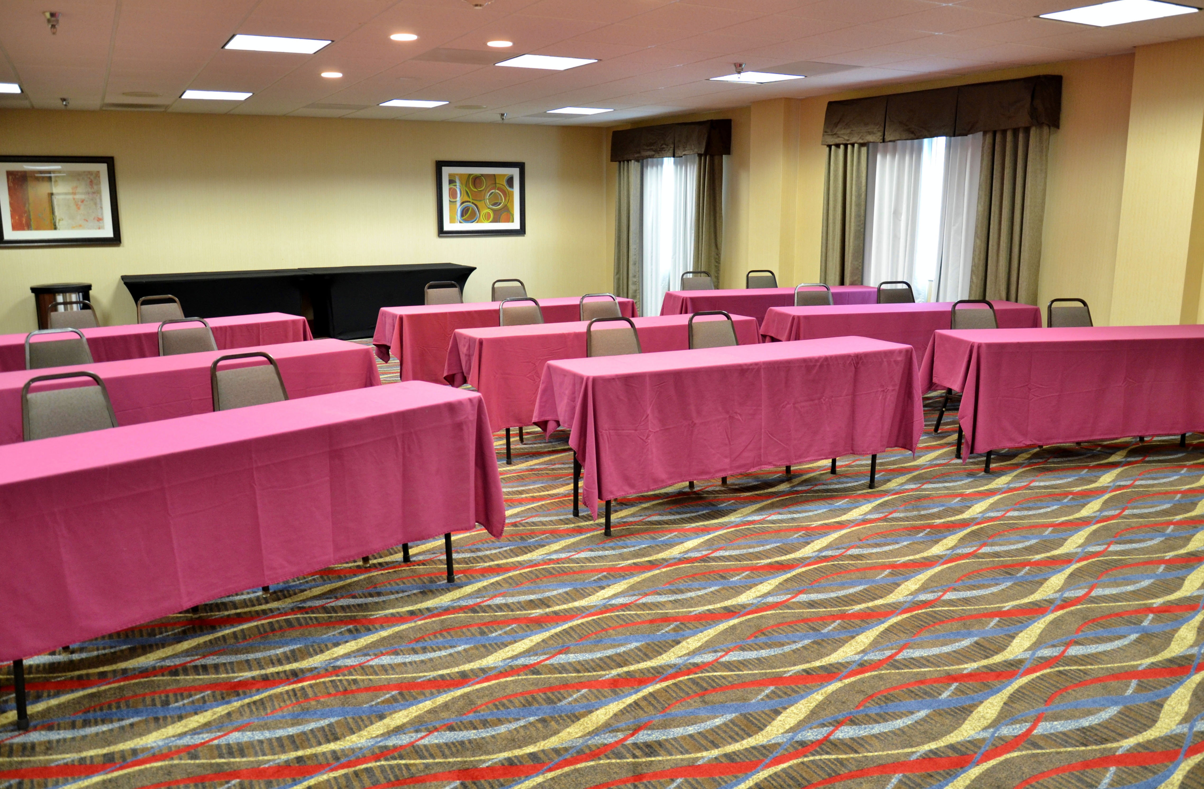 holiday inn express and suites center township by ihg
