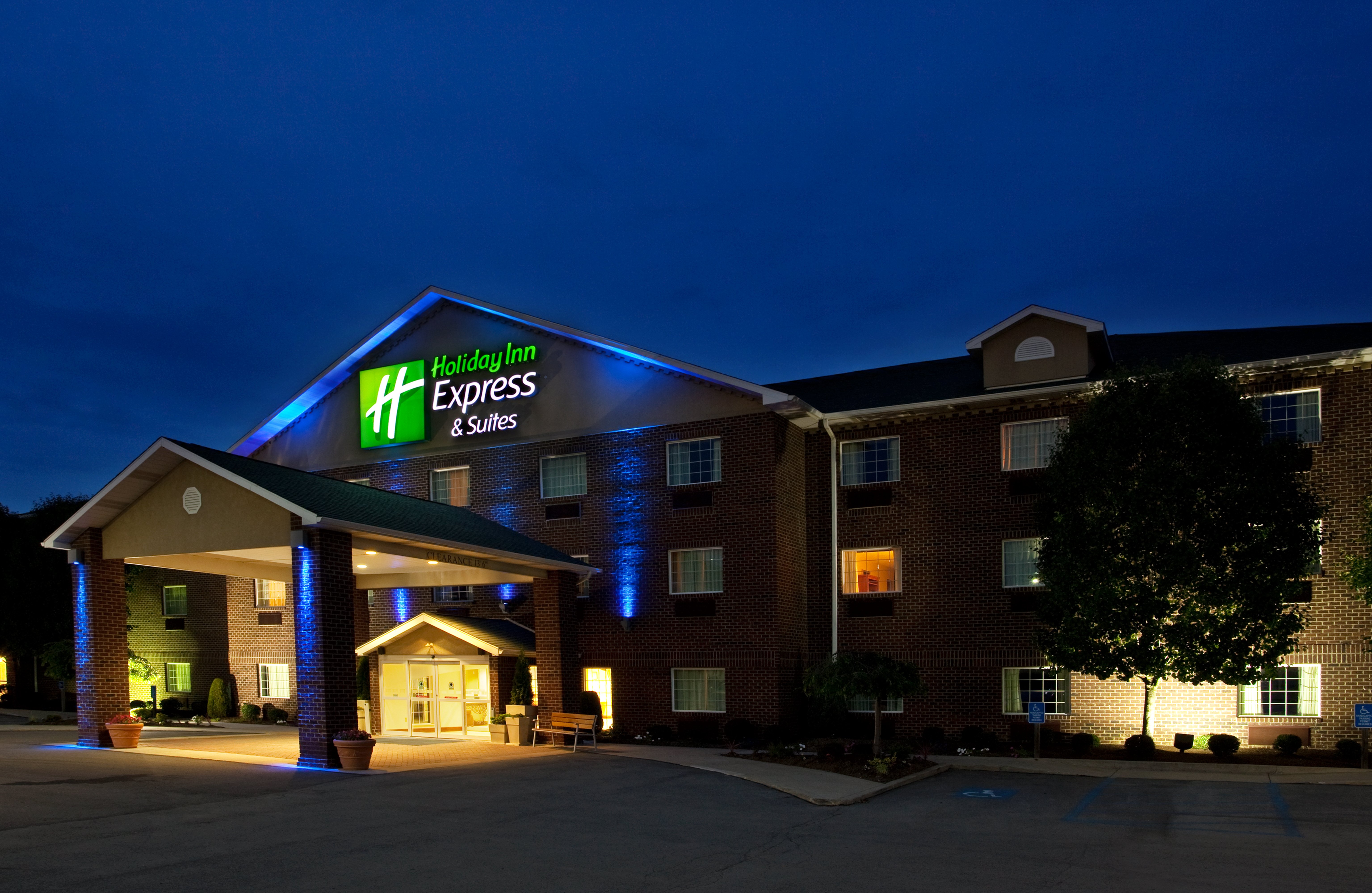 holiday inn express and suites center township by ihg