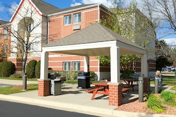 mainstay suites northbrook wheeling