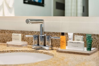 Hilton Long Island/Huntington,Long Island City>>Long Island,4 star