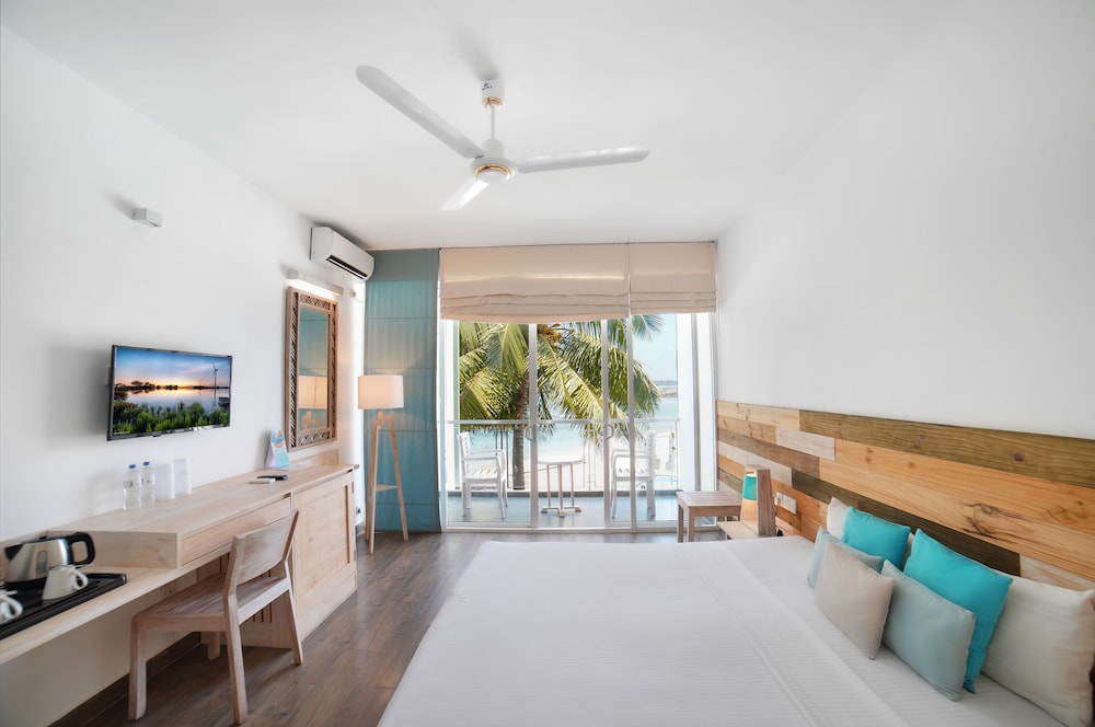 hikkaduwa beach hotel