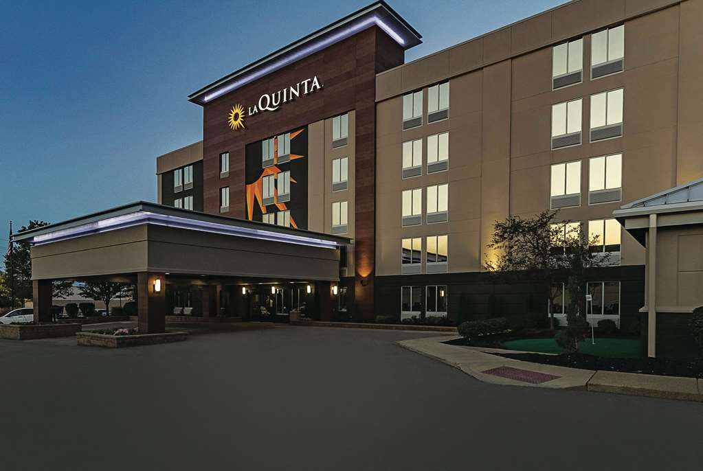 la quinta inn and suites by wyndham cleveland airport west