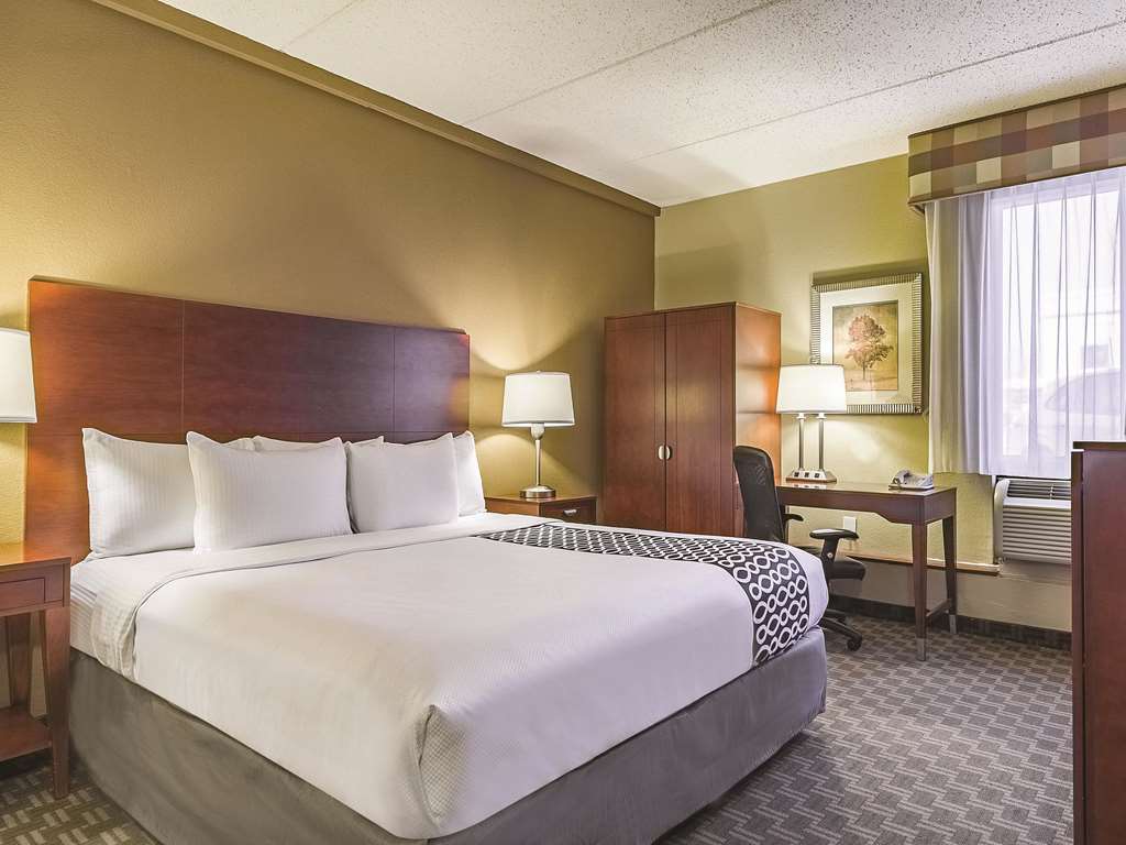 la quinta inn and suites by wyndham cleveland airport west