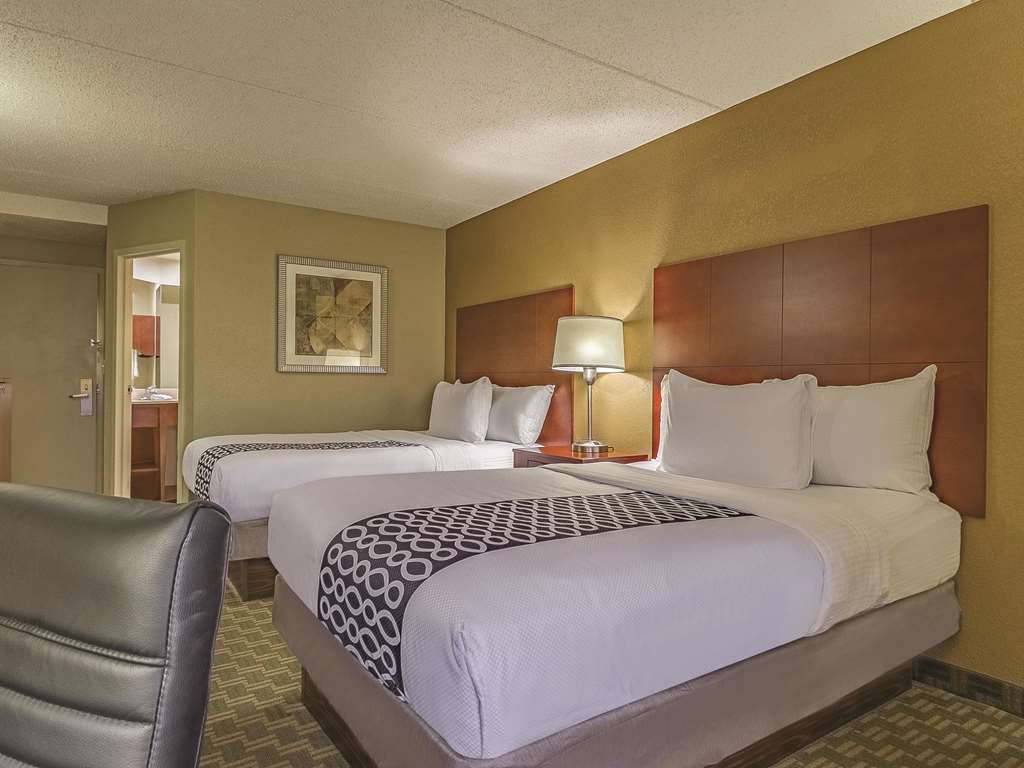 la quinta inn and suites by wyndham cleveland airport west