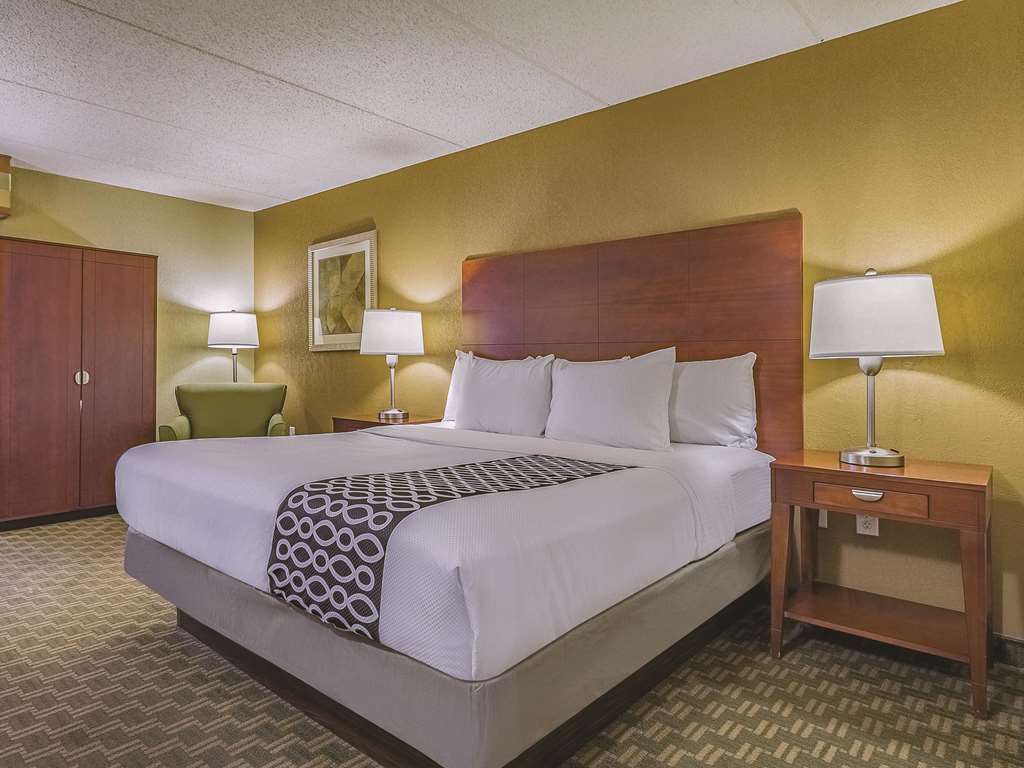 la quinta inn and suites by wyndham cleveland airport west