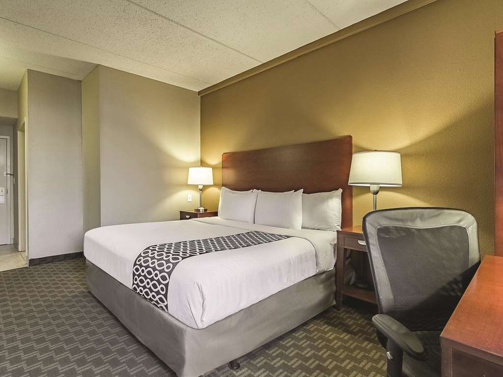 la quinta inn and suites by wyndham cleveland airport west