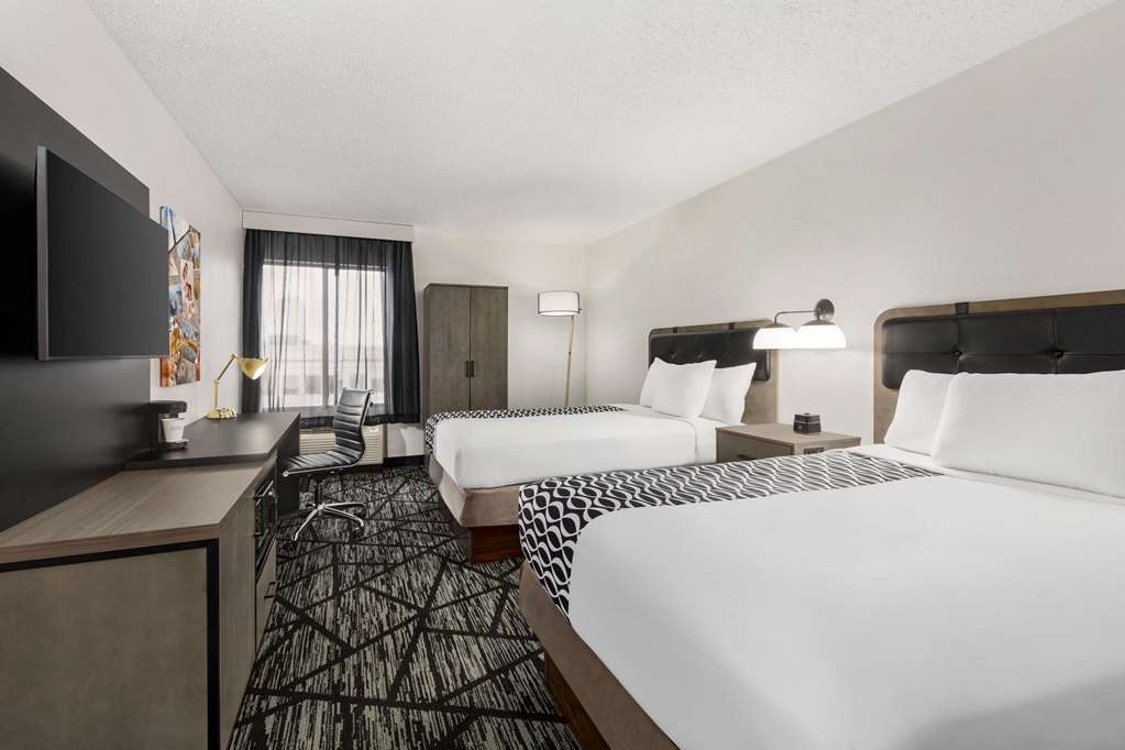 la quinta inn and suites by wyndham cleveland airport west