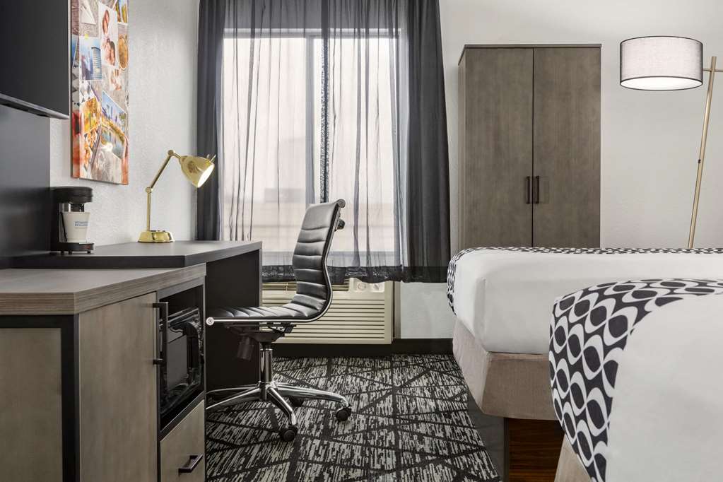 la quinta inn and suites by wyndham cleveland airport west