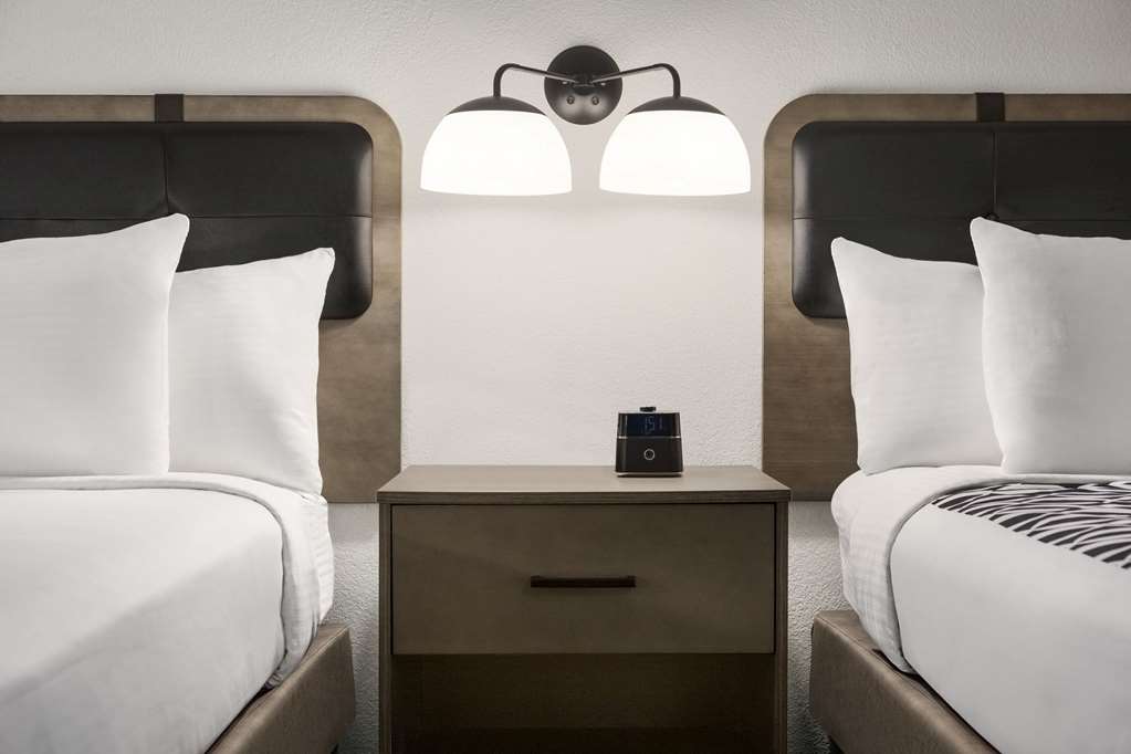 la quinta inn and suites by wyndham cleveland airport west