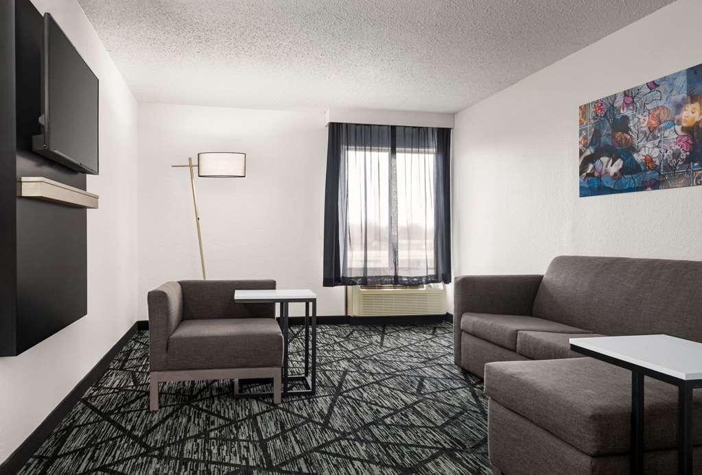 la quinta inn and suites by wyndham cleveland airport west