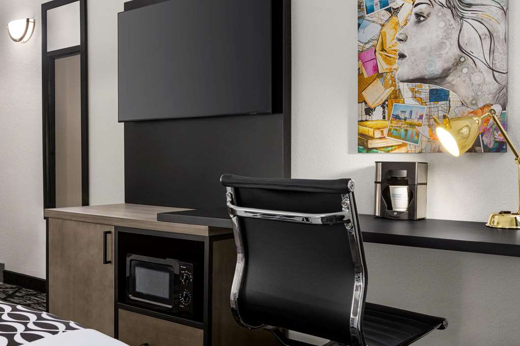 la quinta inn and suites by wyndham cleveland airport west