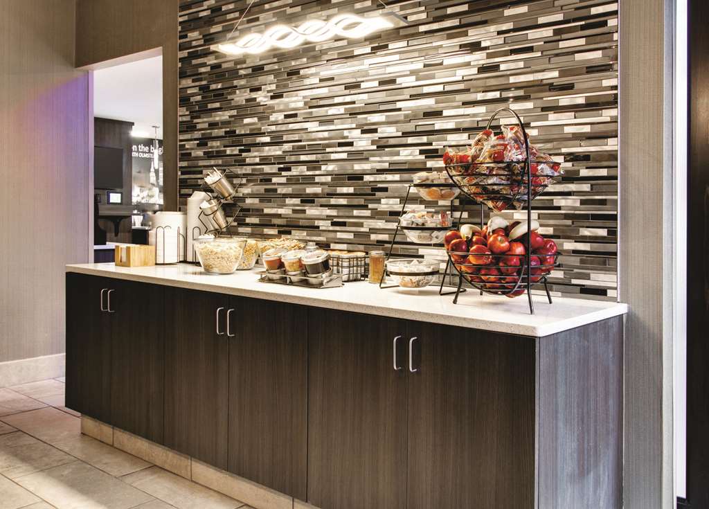 la quinta inn and suites by wyndham cleveland airport west