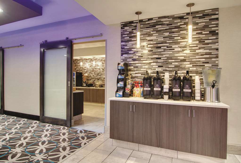 la quinta inn and suites by wyndham cleveland airport west