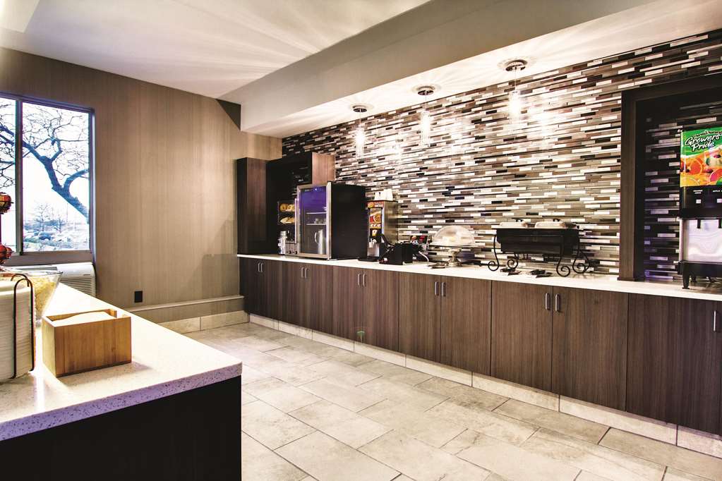 la quinta inn and suites by wyndham cleveland airport west