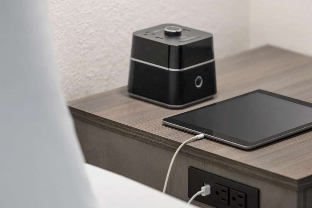 la quinta inn and suites by wyndham cleveland airport west