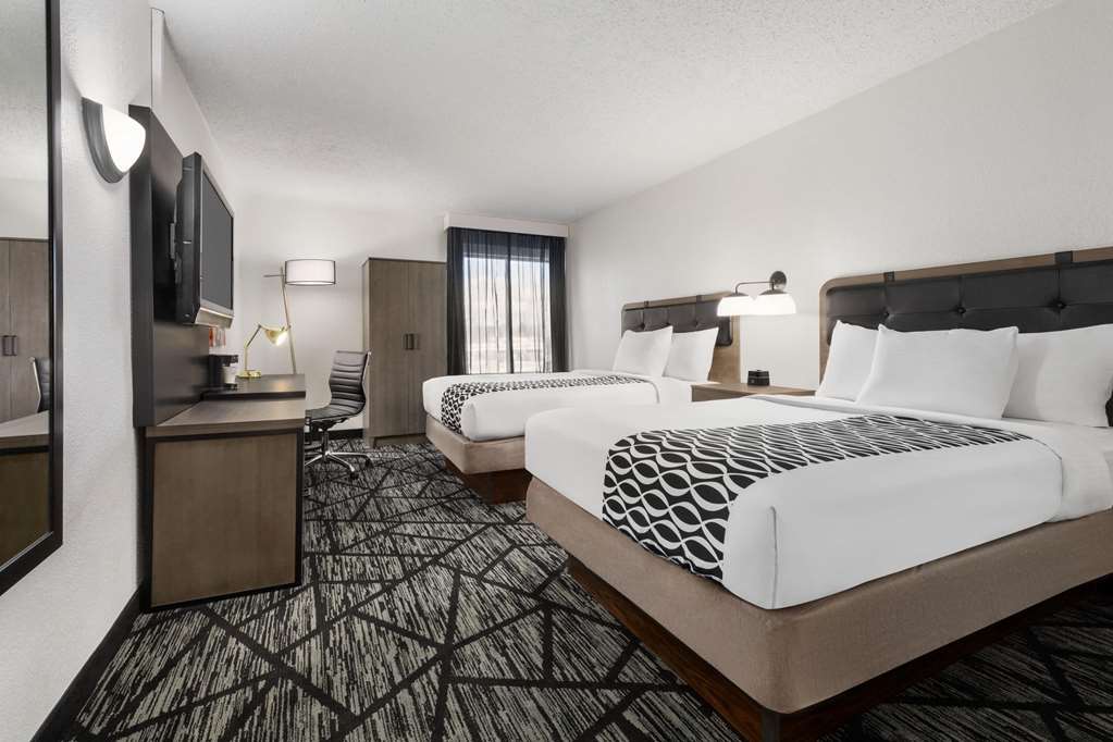 la quinta inn and suites by wyndham cleveland airport west