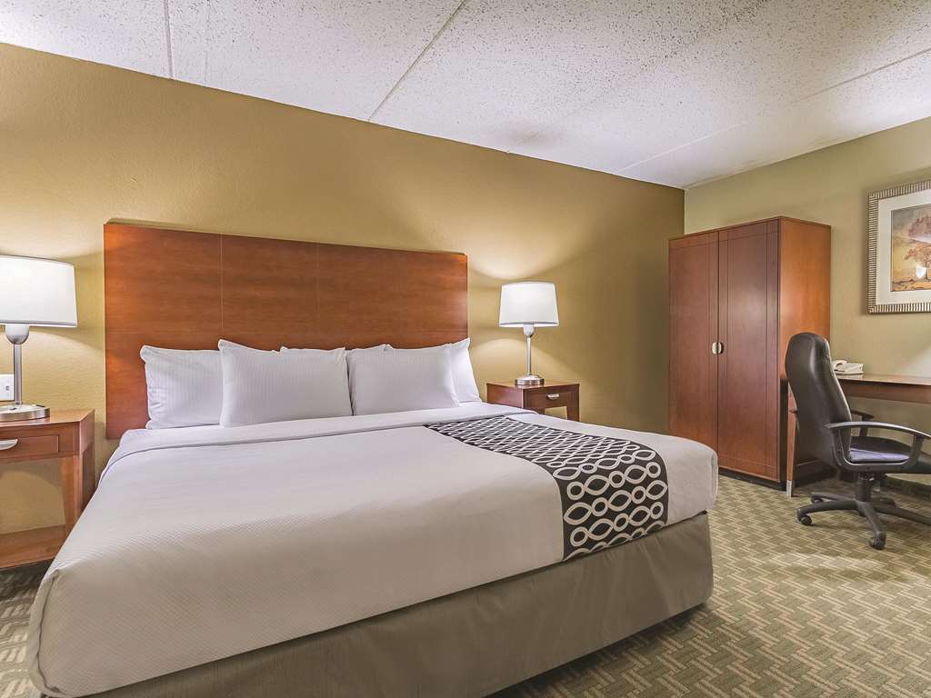 la quinta inn and suites by wyndham cleveland airport west