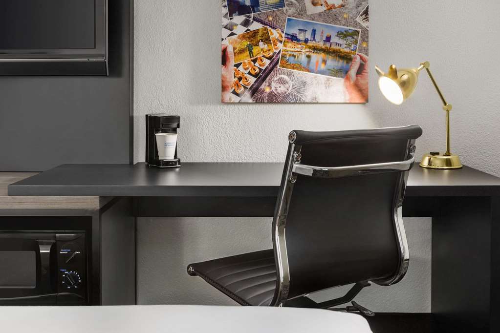 la quinta inn and suites by wyndham cleveland airport west