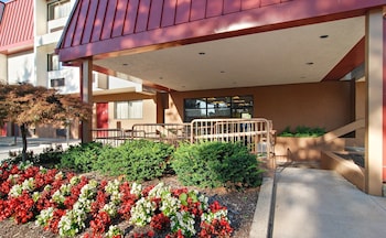 red roof inn cleveland airport middleburg heights