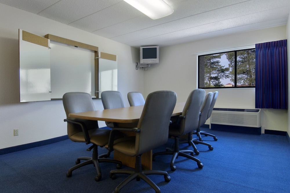 red roof inn cleveland airport middleburg heights