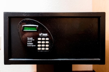 red roof inn cleveland airport middleburg heights