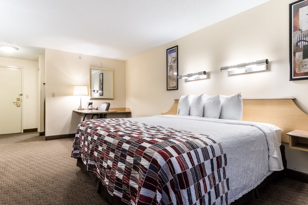 red roof inn cleveland airport middleburg heights