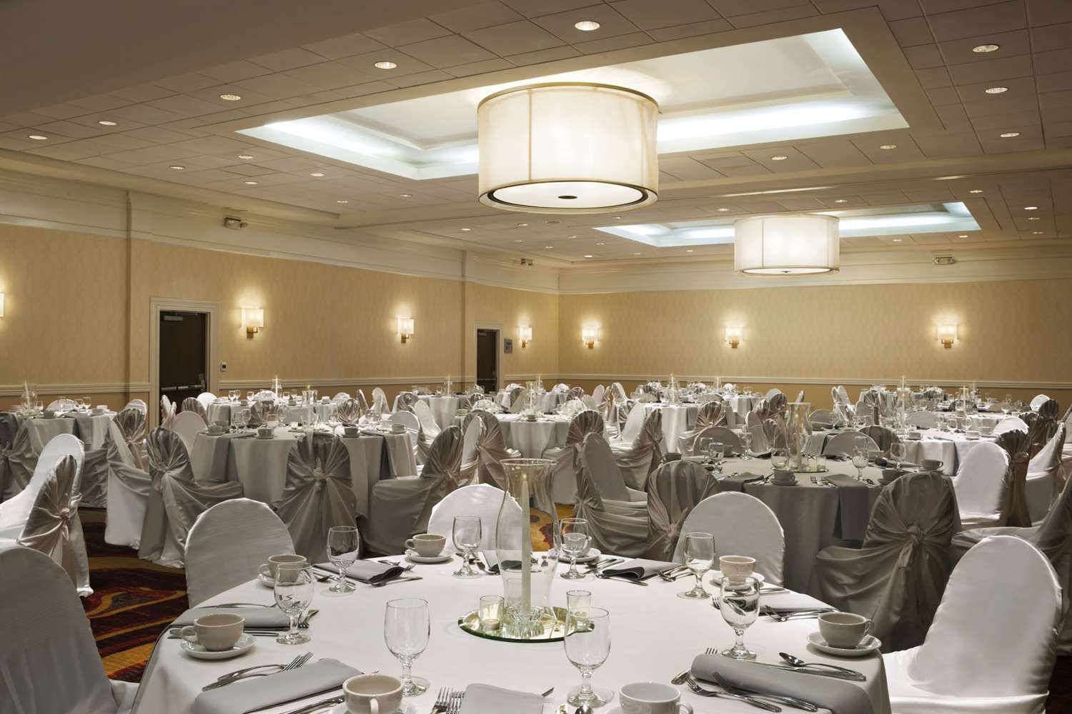 embassy suites by hilton cleveland beachwood