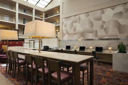 embassy suites by hilton cleveland beachwood