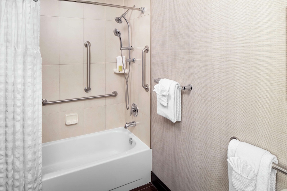 wyndham garden westlake
