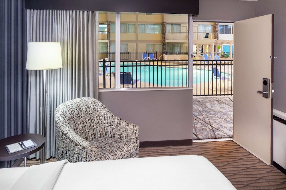 wyndham garden westlake