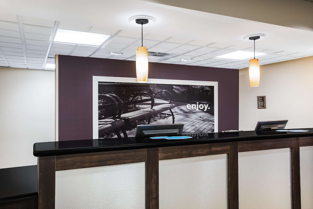 hampton inn cleveland airport tiedeman road