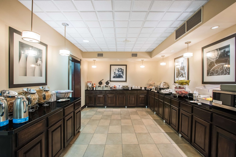 hampton inn cleveland airport tiedeman road